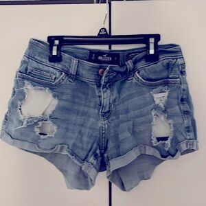 Hollister - Jean Low Rise Shirt 3”